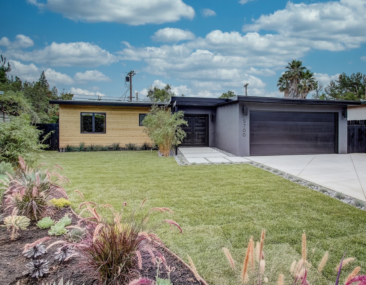 modern style ranch house with a dark exterior on one side and light wood on the other